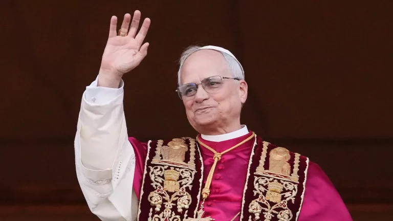 Papa León XIV, nuevo regente de los cristianos católicos
