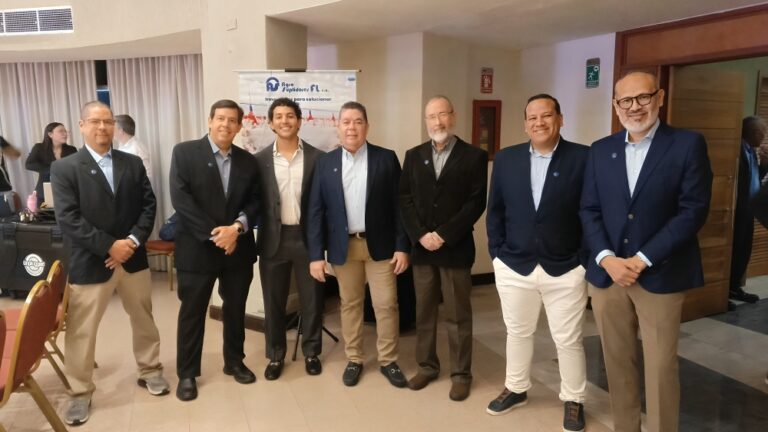 Agrosuplidores FL e ilender dictaron taller sobre microbiota y prevención avícola en Maracay