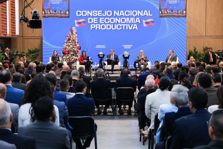 Industriales avanzan hacia la simplificación de trámites con “taquilla única”