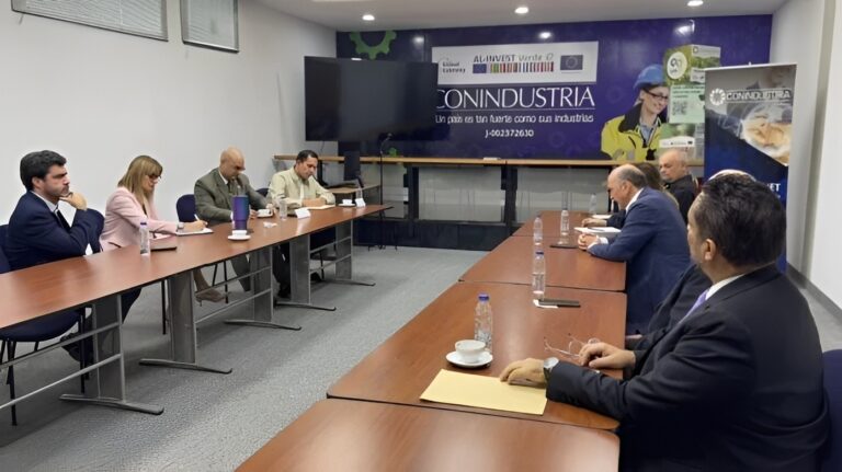 Conindustria y Ministerio de Industria acuerdan mesas de trabajo para dinamizar el sector manufacturero